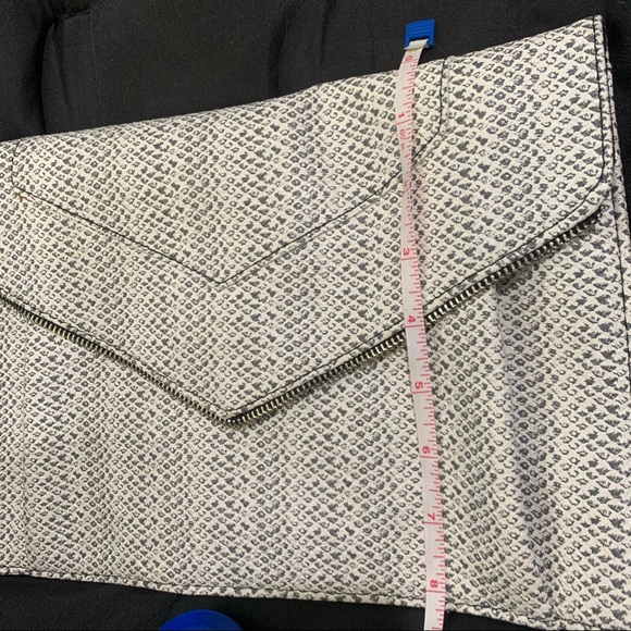 Handbag - Picture 2 of 6